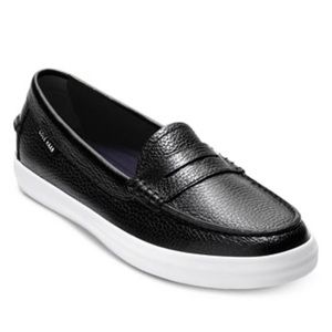 Cole Haan Nantucket loafers. Black. Size 7.5